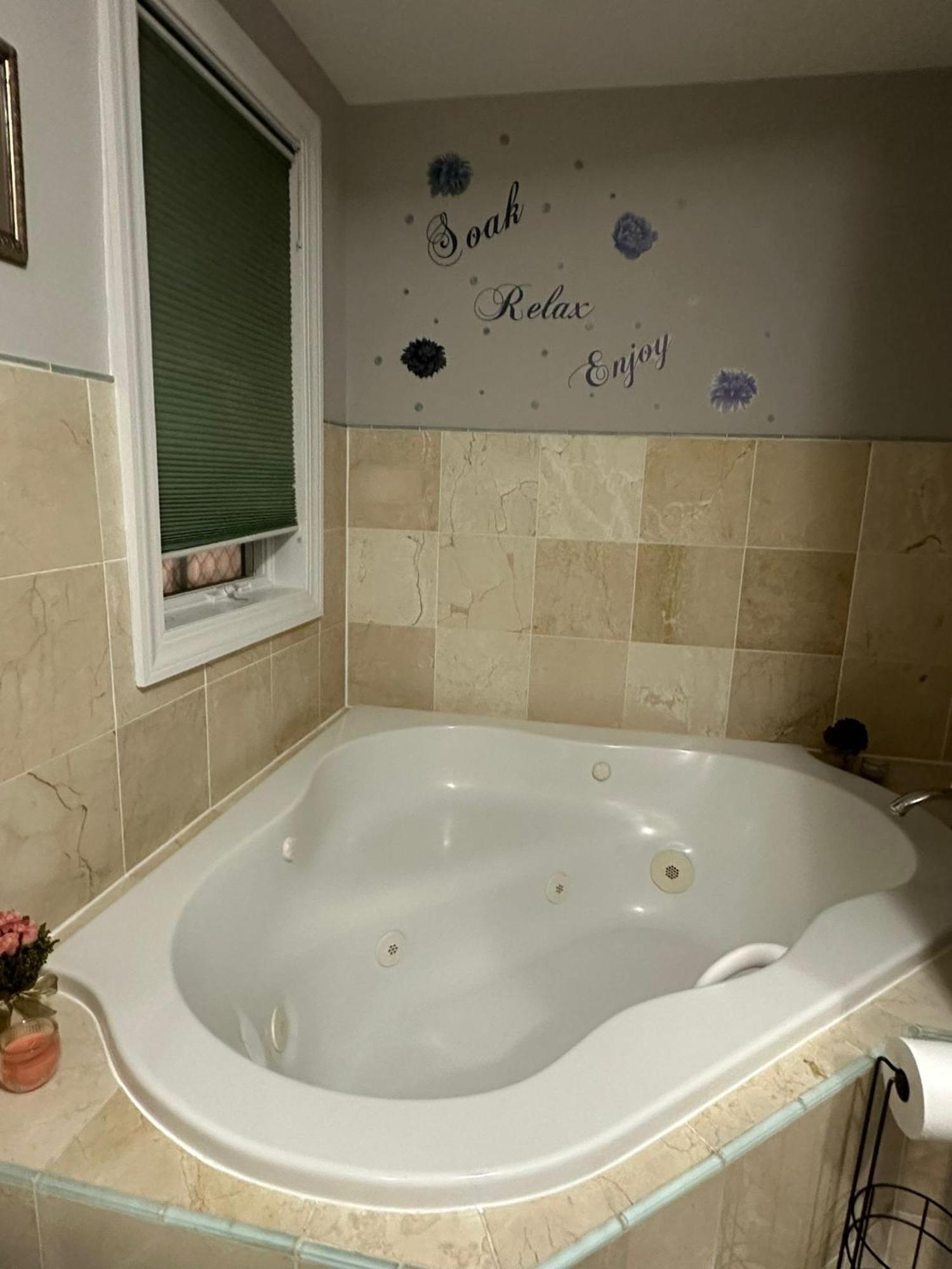 Spacious And Cozy- Near T-Station-Quiet Neighborhood! 马尔登 外观 照片